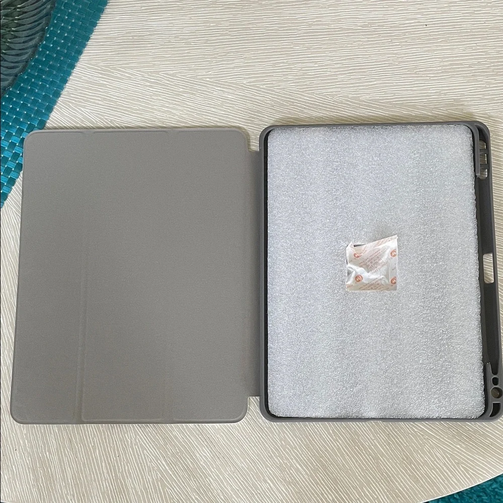 SOKE iPad Pro 11” Multicolor Tree Print Tablet Folio Cover